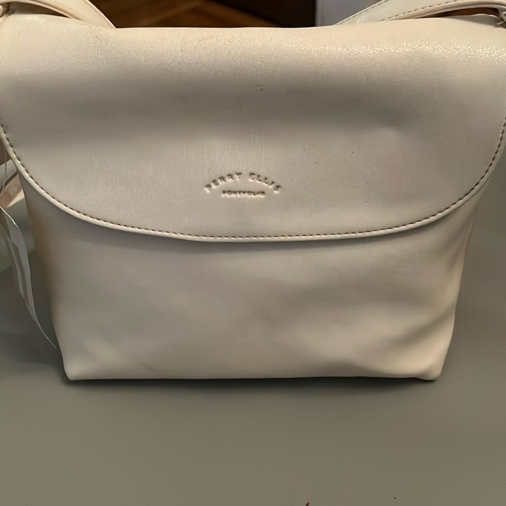 Women’s off white Perry Ellis purse never used.